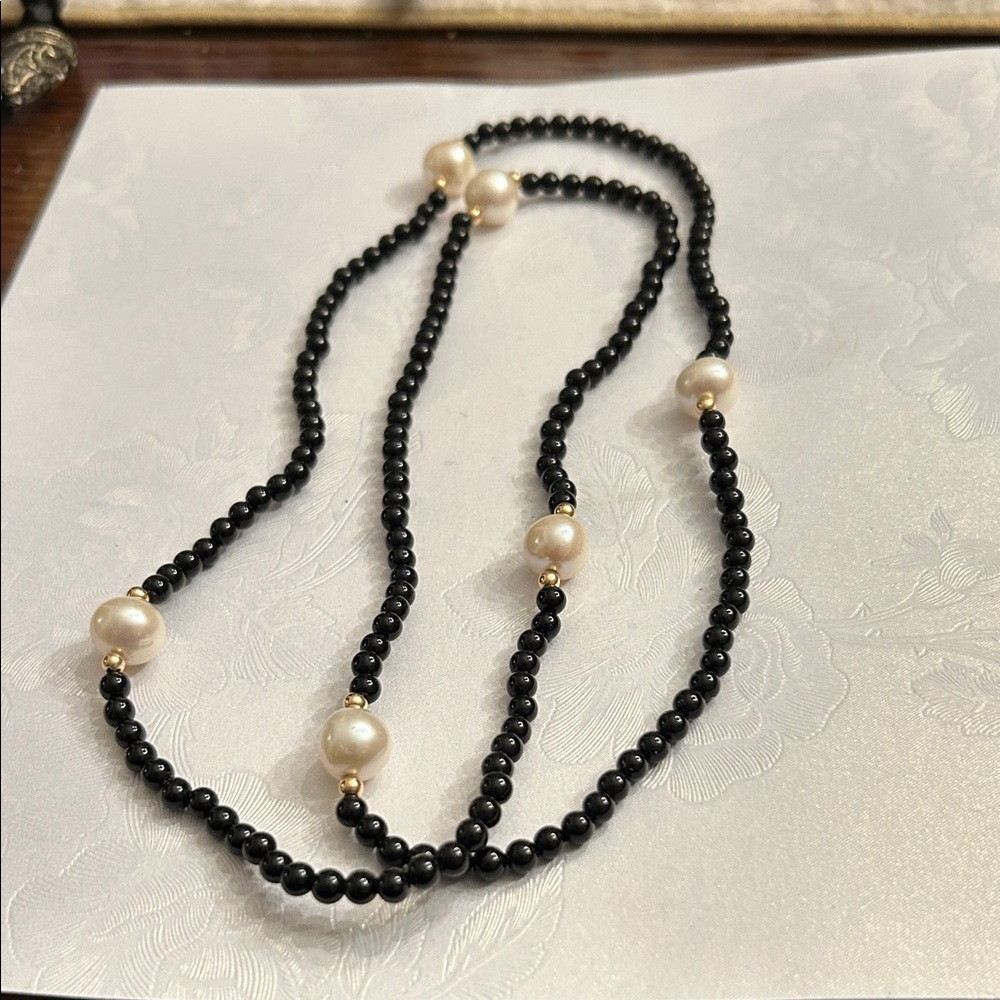 Elegant Black and Pearl Beaded Necklace